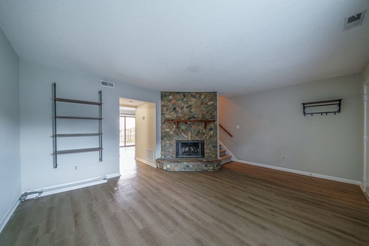 5737 Bramblegate Rd - Photo 4 of 27