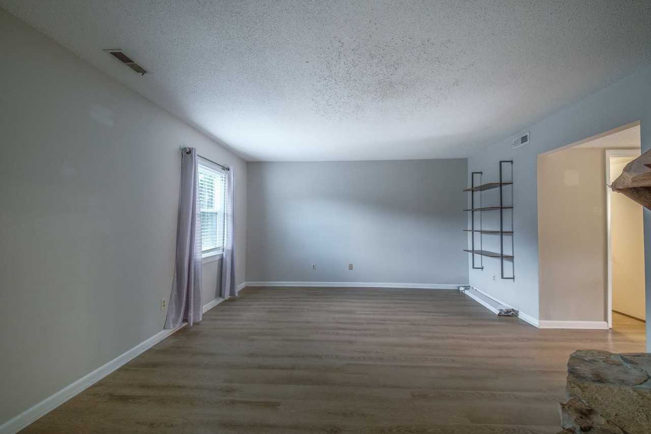5737 Bramblegate Rd - Photo 5 of 27