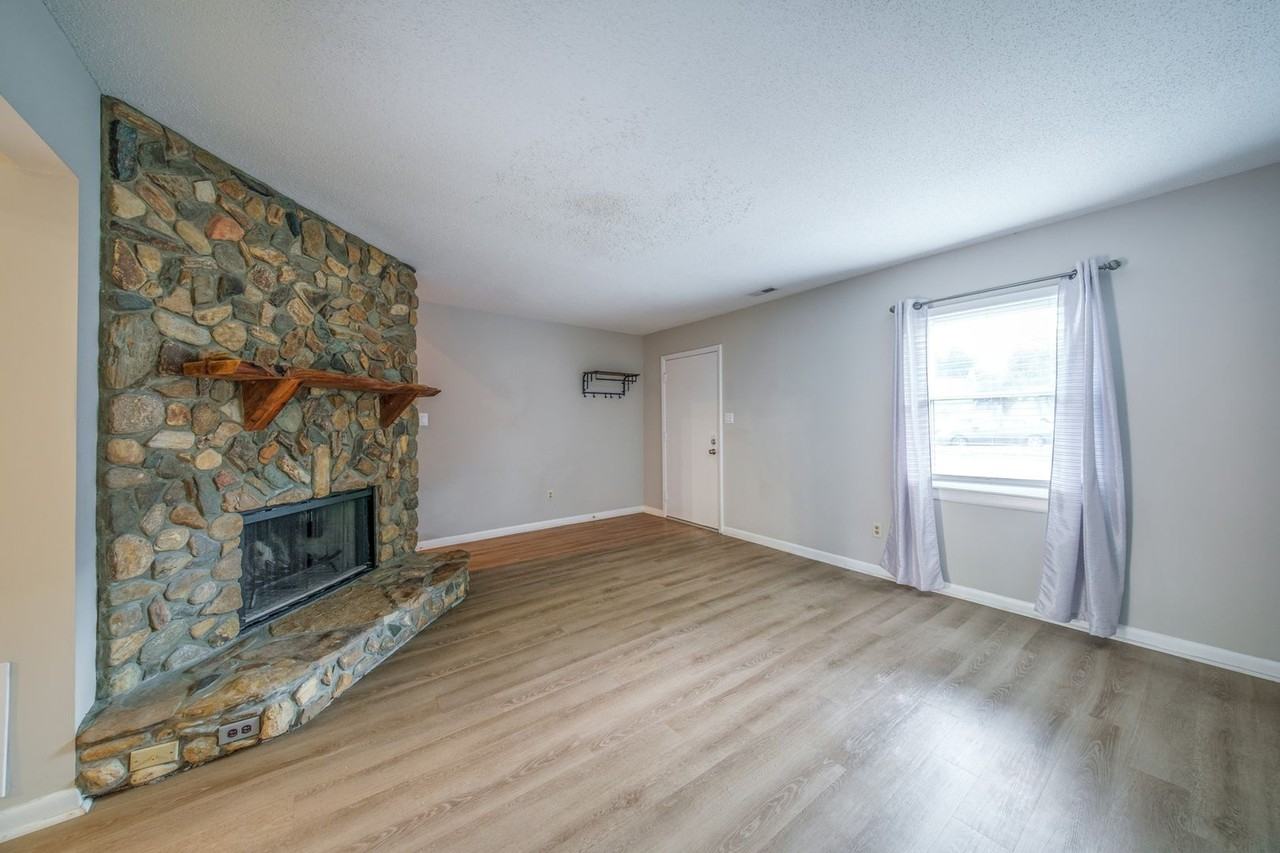5737 Bramblegate Rd - Photo 6 of 27