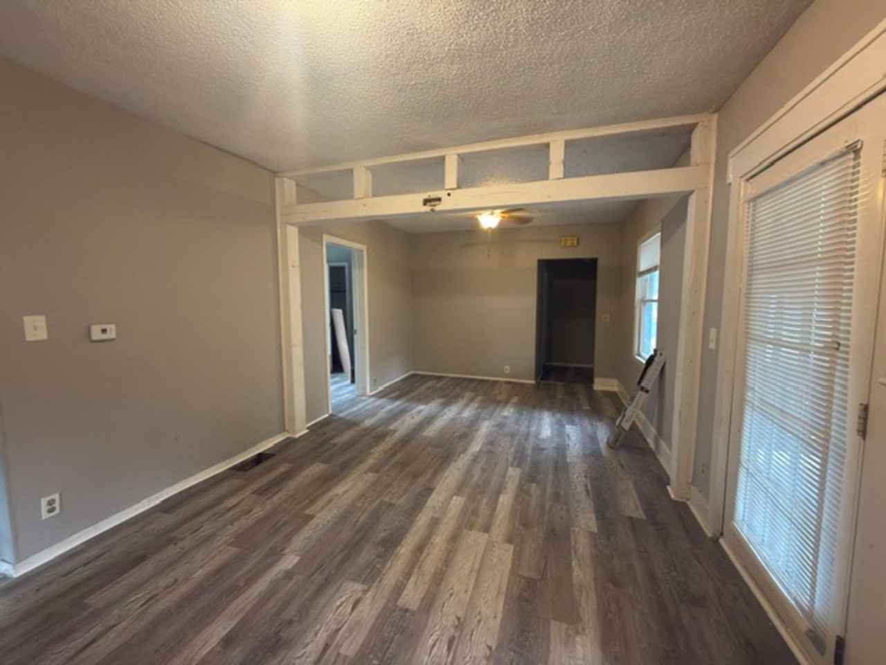 1005 N Elm St - Photo 2 of 8