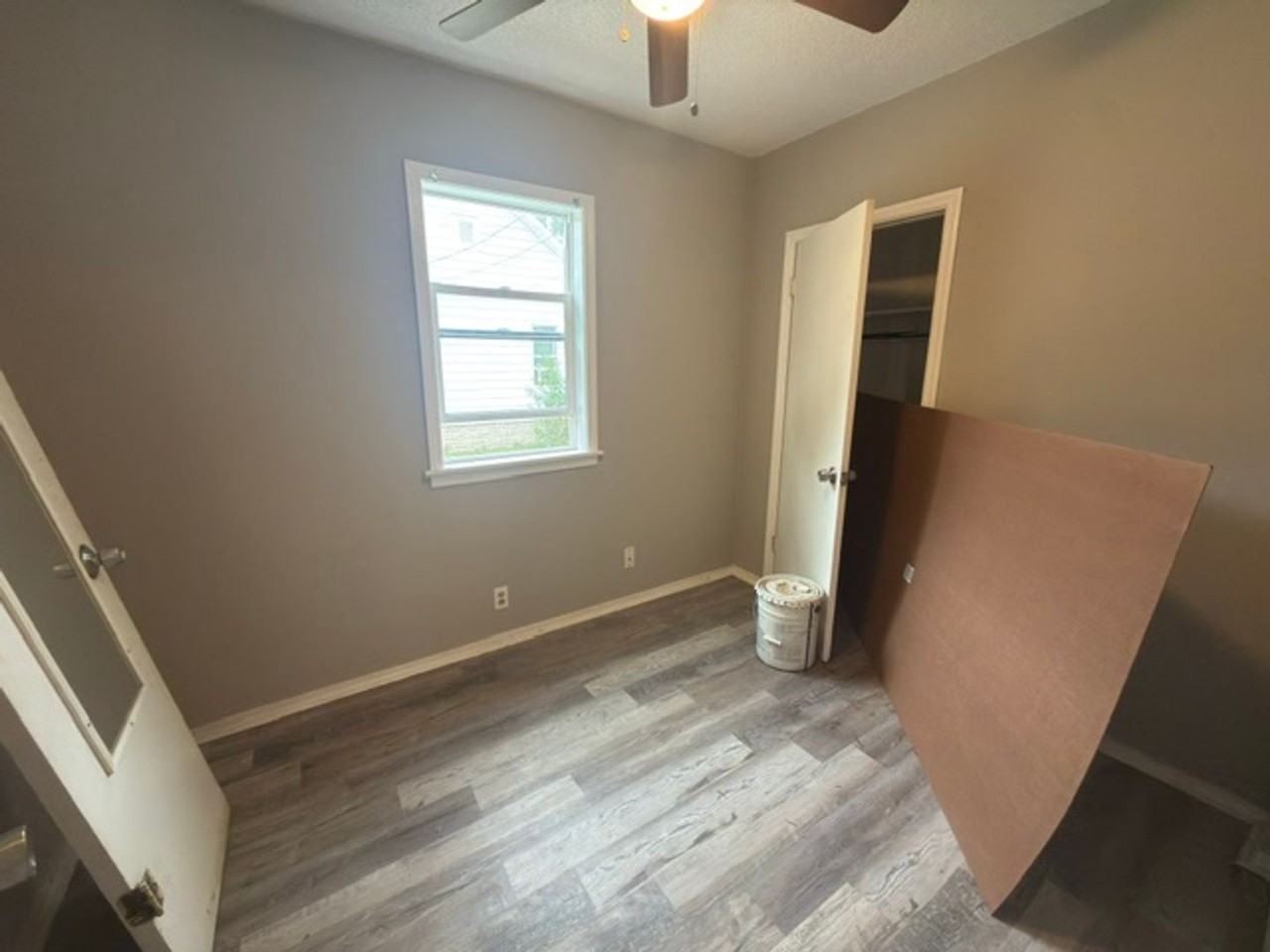 1005 N Elm St - Photo 4 of 8