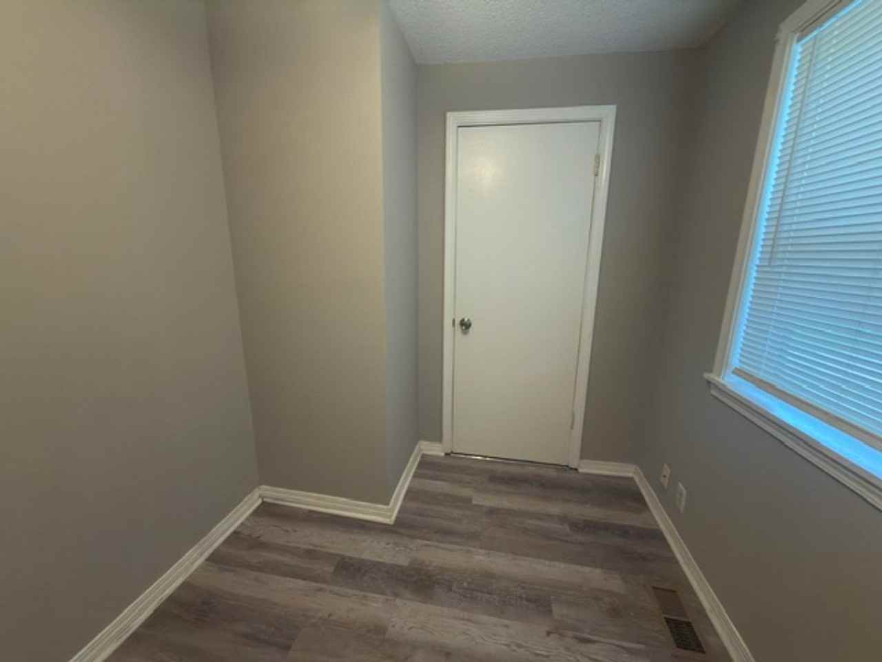 1005 N Elm St - Photo 5 of 8