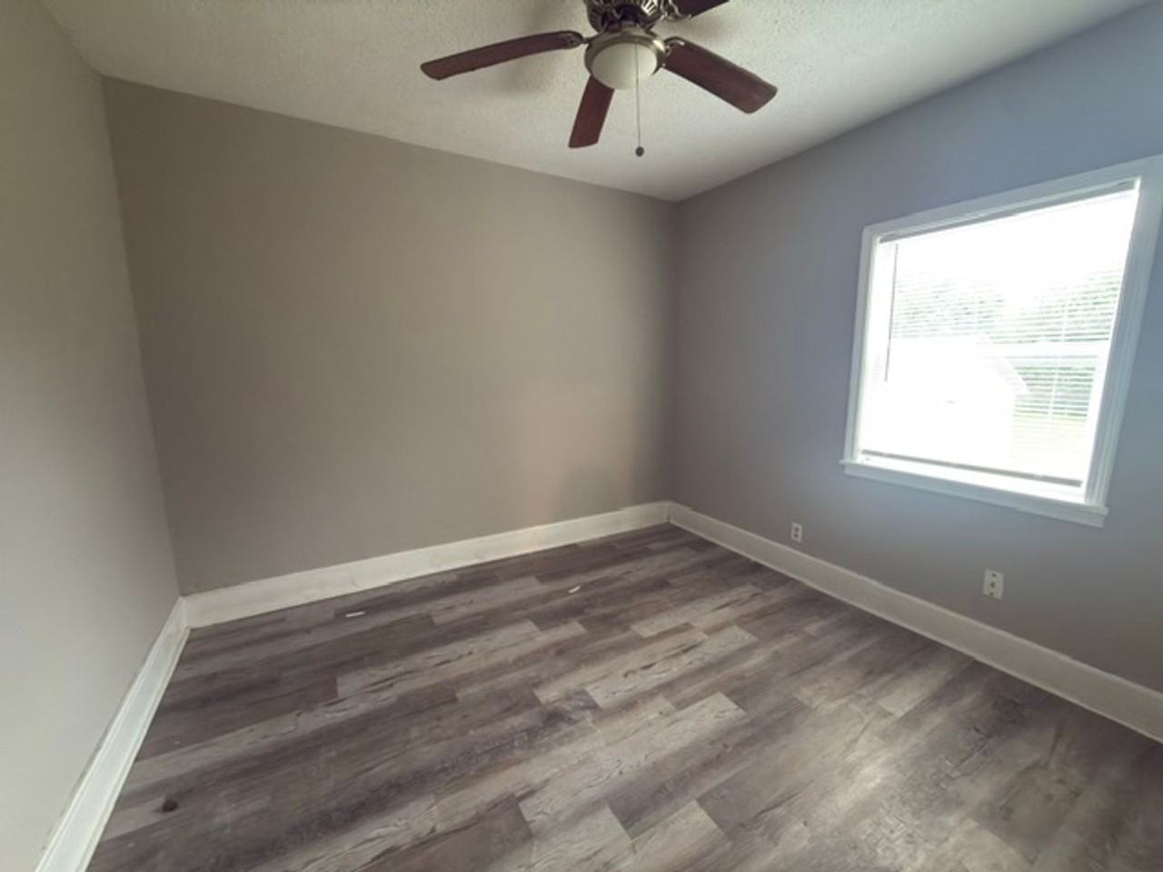 1005 N Elm St - Photo 6 of 8
