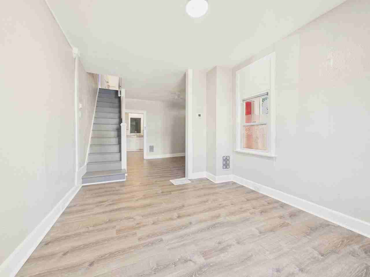 1941 North St - Photo 3 of 23