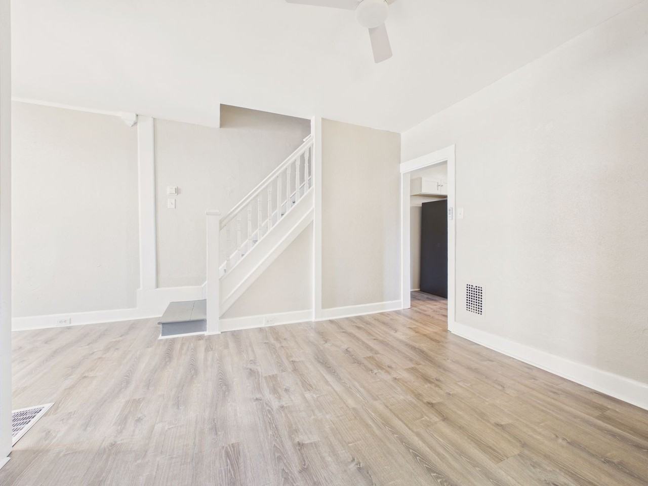 1941 North St - Photo 4 of 23