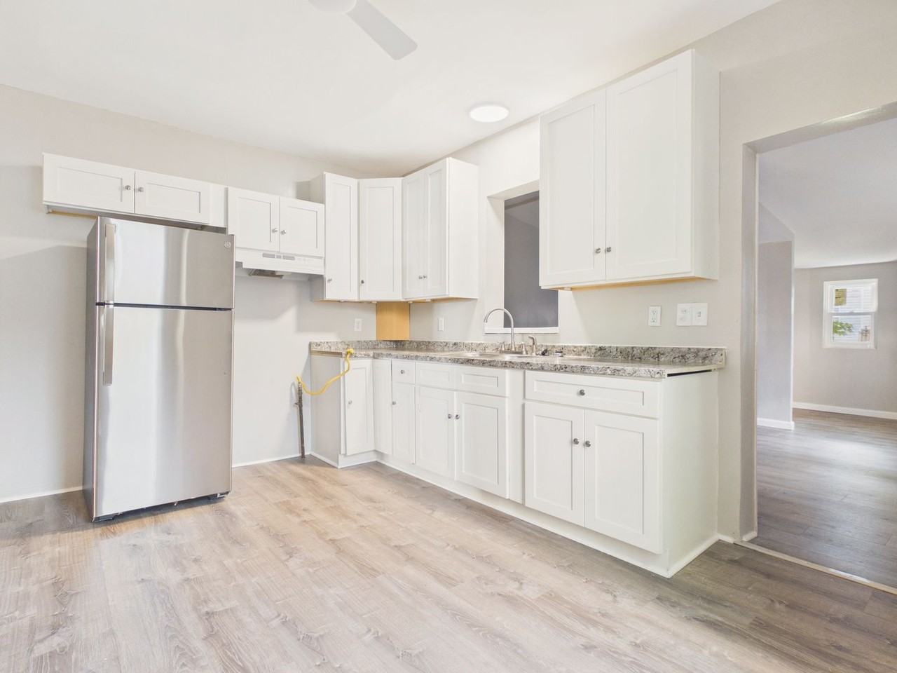 1941 North St - Photo 5 of 23
