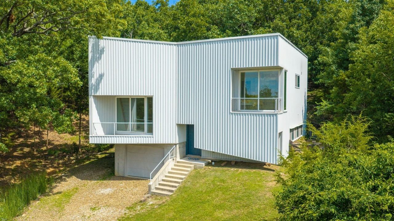 1124 E Heath Dr - Photo 2 of 39