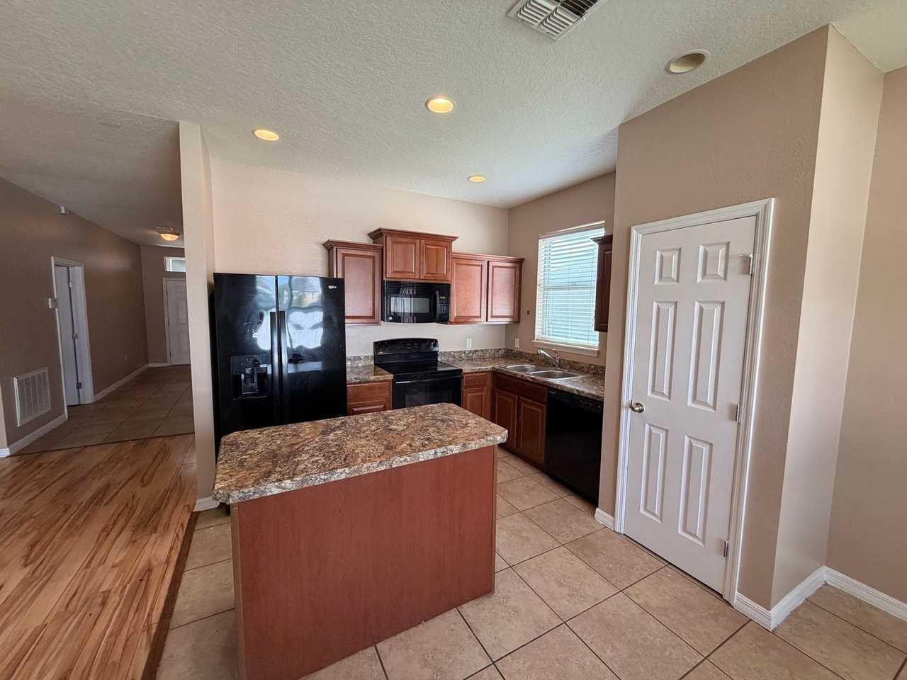 633 Highland Meadows Ave - Photo 6 of 18
