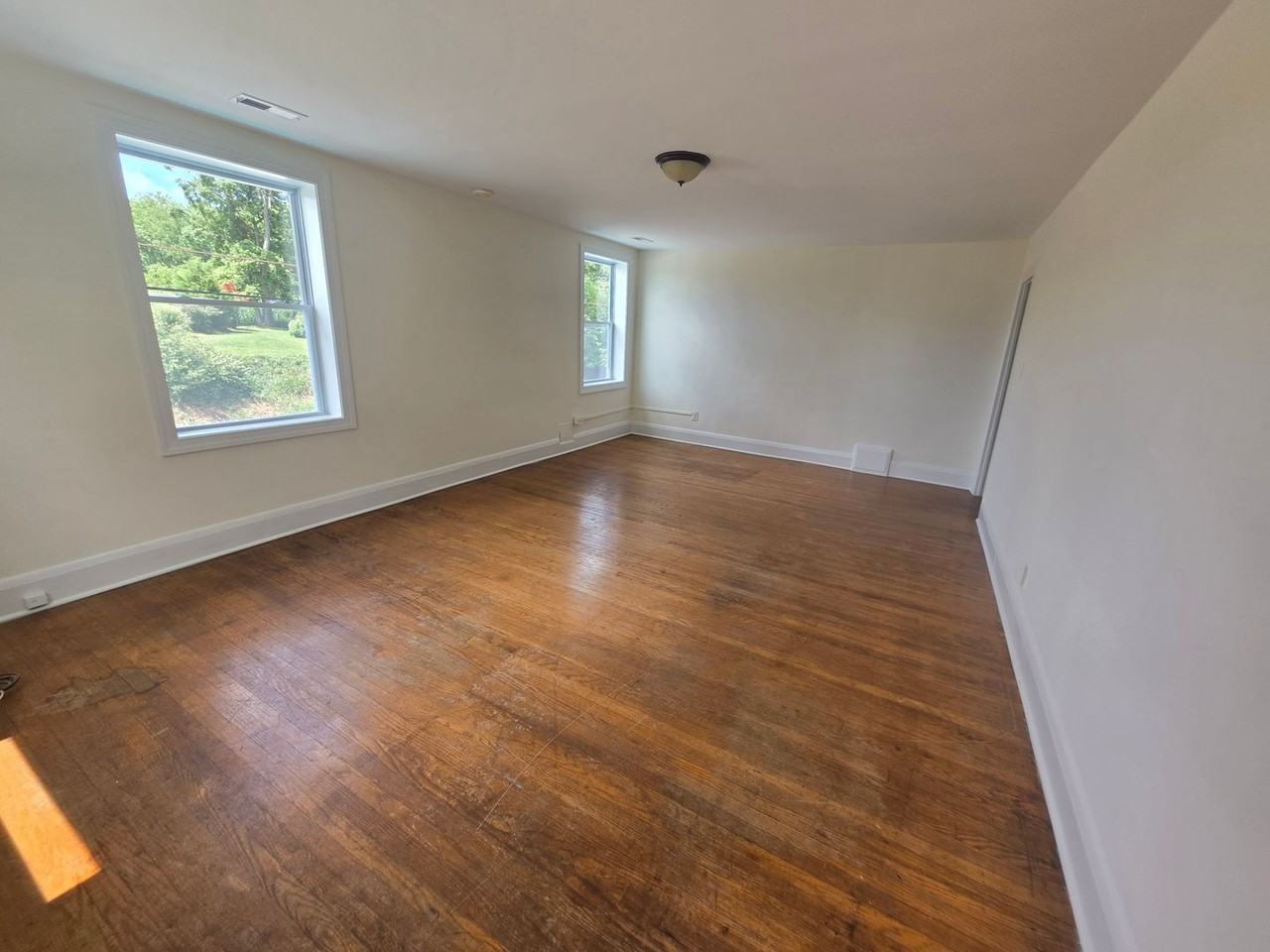 2721 Conowingo Rd - Photo 2 of 6