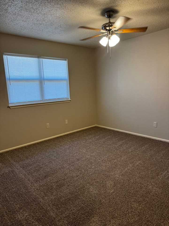 4408 54th St - Photo 5 of 12