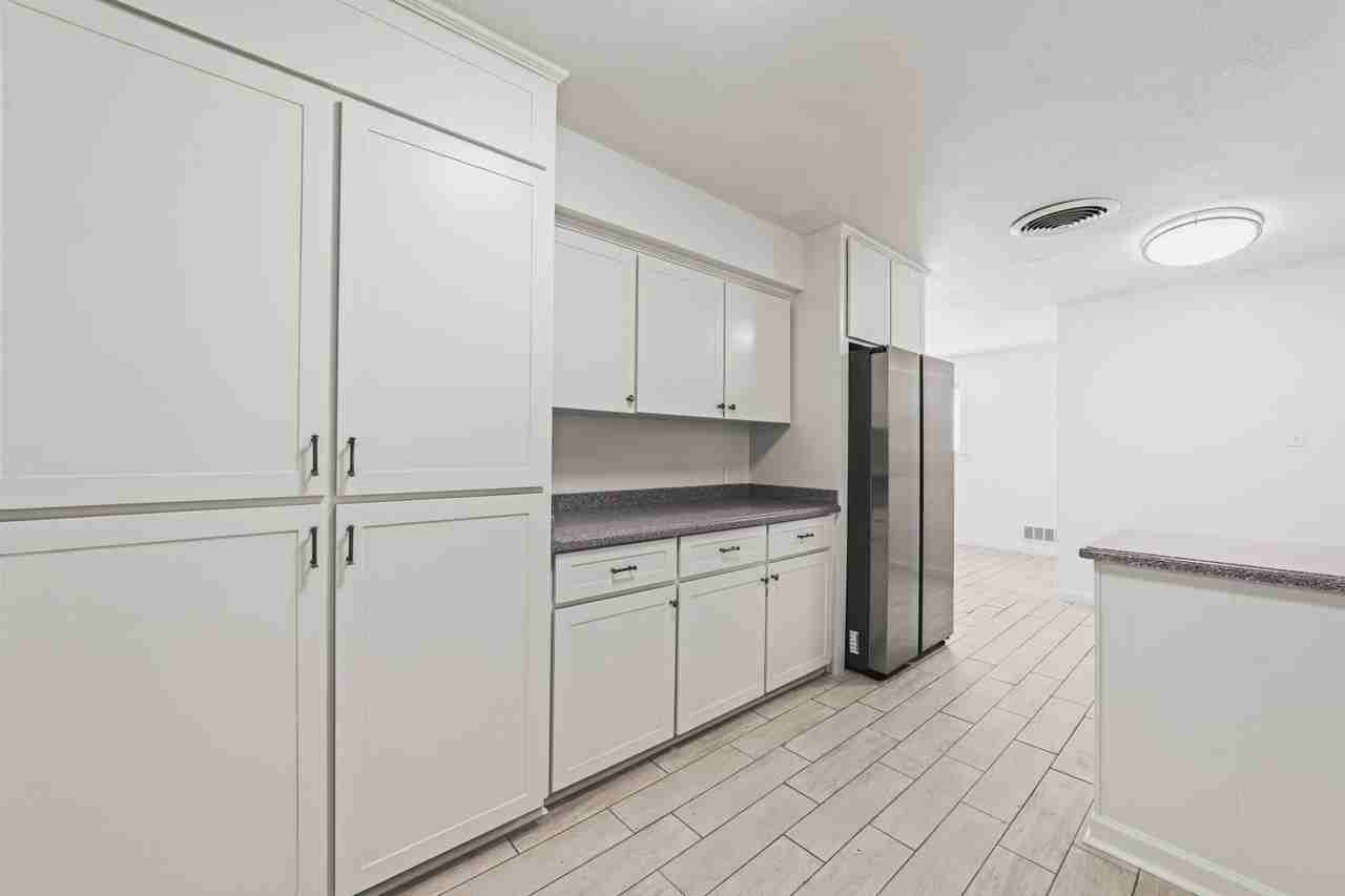 1240 W Copper Ave - Photo 3 of 15