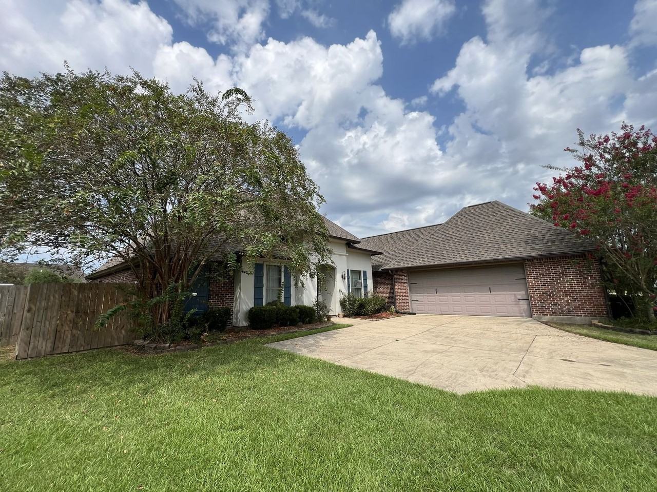 7335 Oakview Dr - Photo 3 of 50