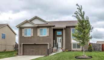 featured image of 13806 S 43rd Ave