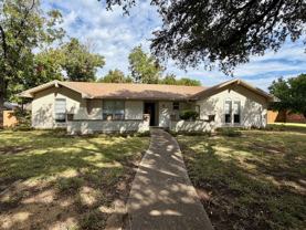 3401 Oakridge Ln - Photo 1 of 1