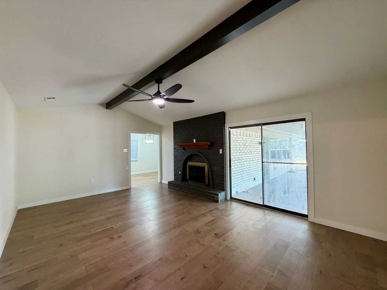 3401 Oakridge Ln - Photo 2 of 16