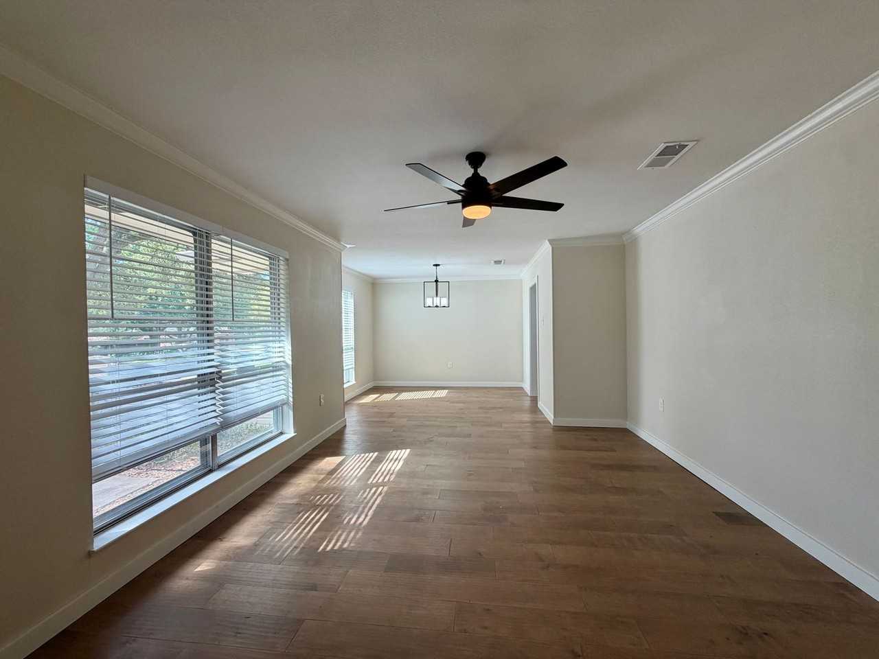 3401 Oakridge Ln - Photo 5 of 16