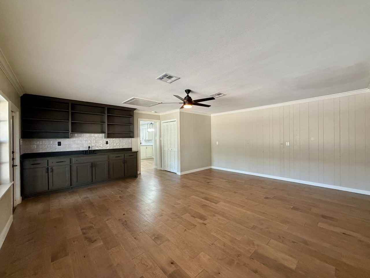 3401 Oakridge Ln - Photo 7 of 16