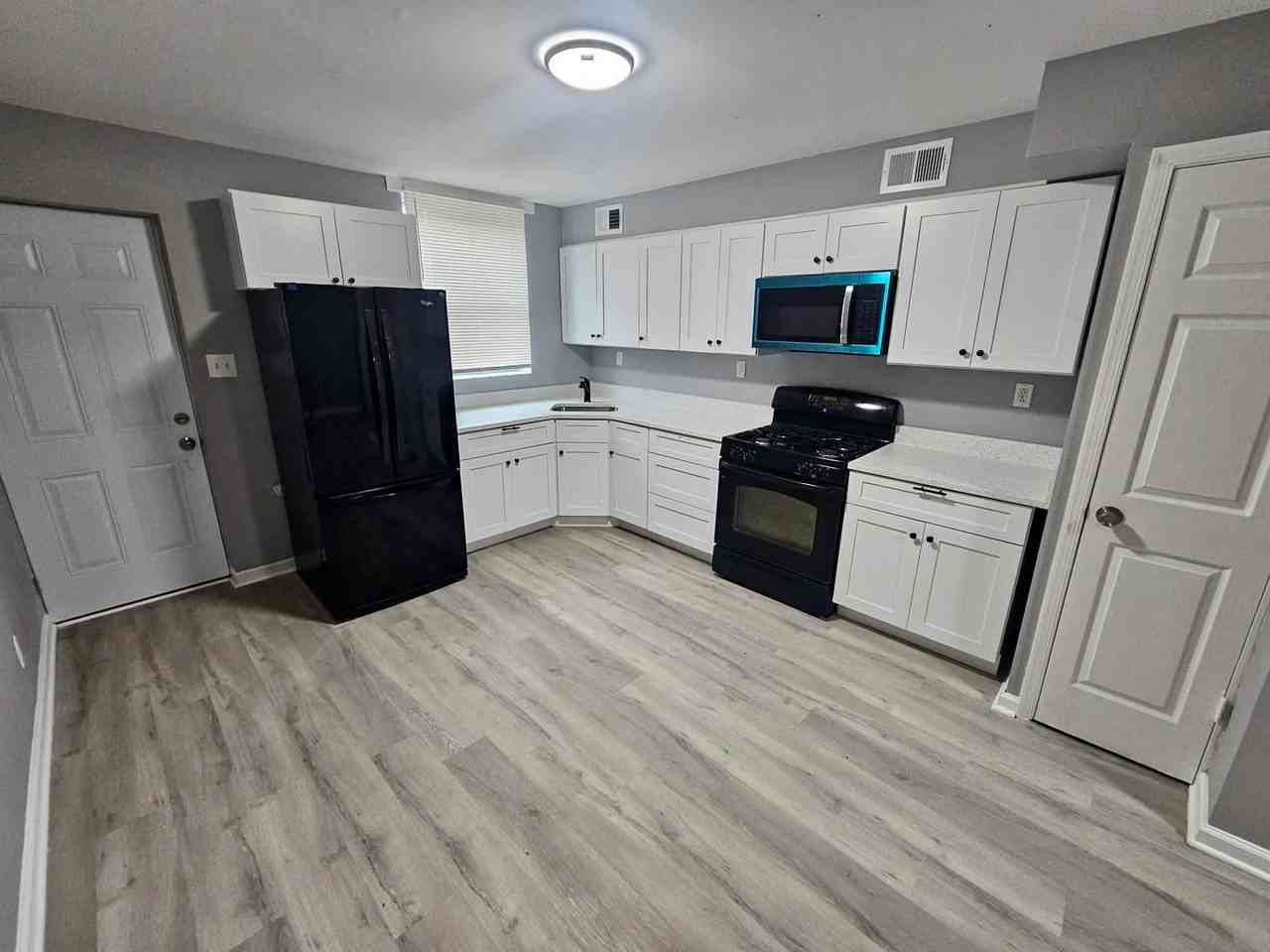 1341 Glyndon Ave - Photo 7 of 16
