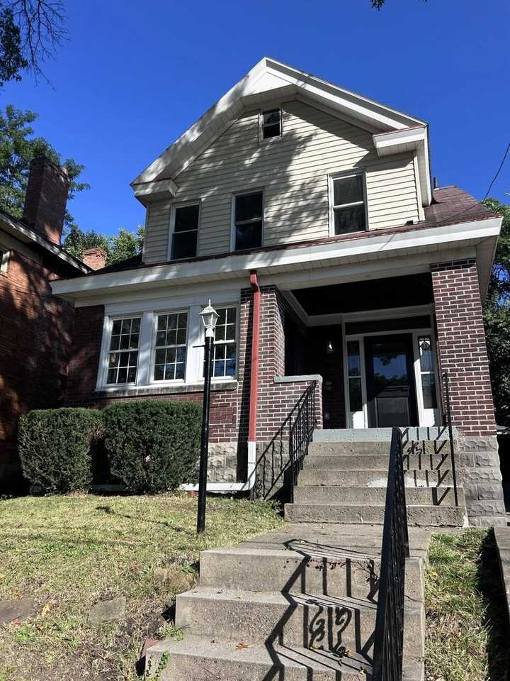1116 Ingham St - Photo 3 of 45