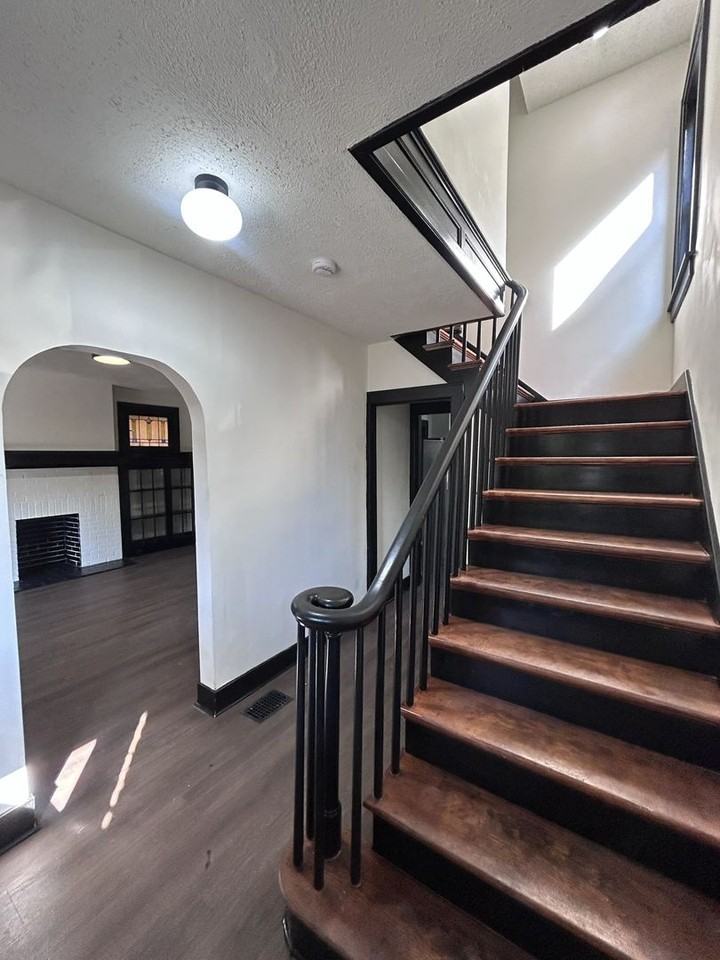 1116 Ingham St - Photo 5 of 45