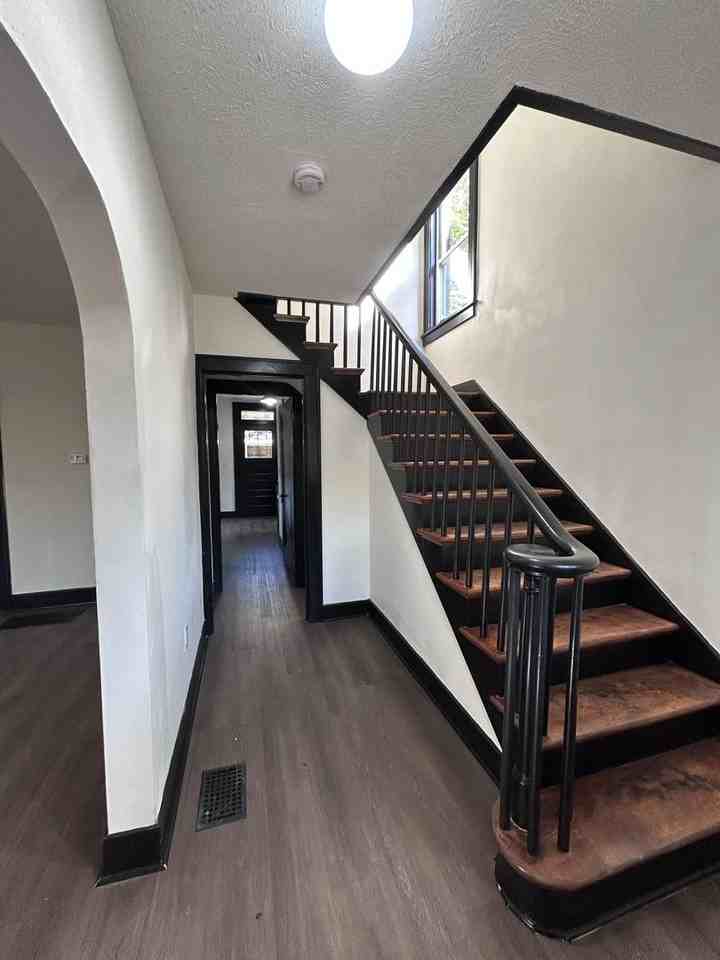 1116 Ingham St - Photo 6 of 45