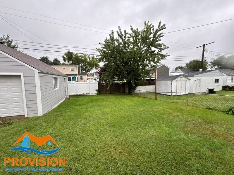 8207 Dundalk Ave - Photo 4 of 36