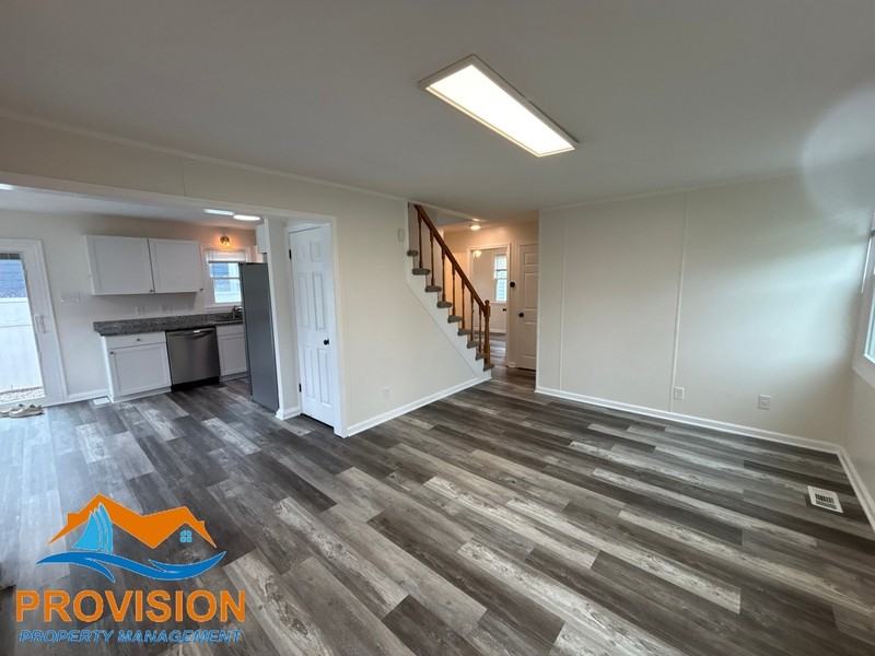 8207 Dundalk Ave - Photo 5 of 36