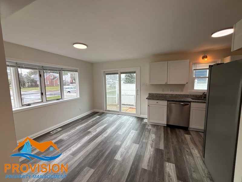 8207 Dundalk Ave - Photo 7 of 36