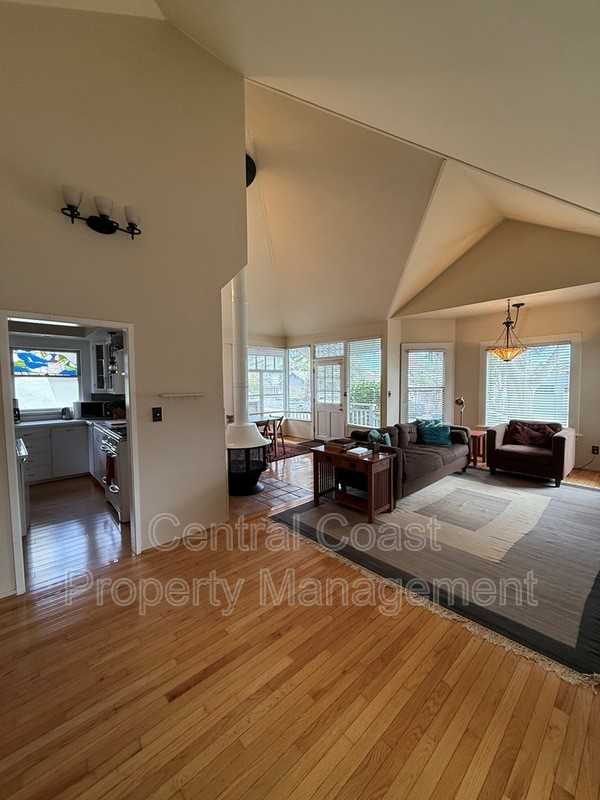 622 Congress Ave - Photo 3 of 19