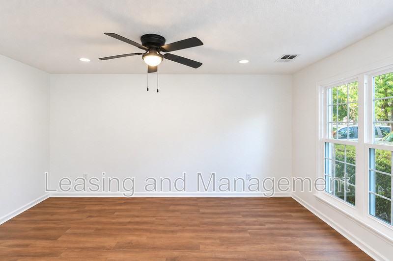 907 Royal Tern Ln #A - Photo 3 of 18