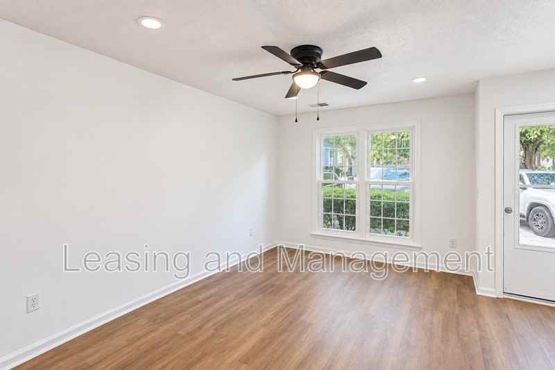 907 Royal Tern Ln #A - Photo 4 of 18