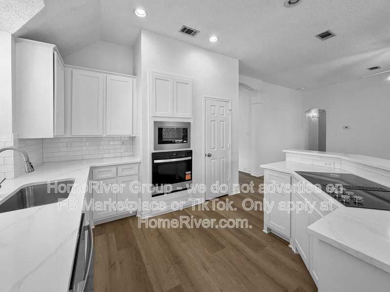 1429 Honey Locust Dr - Photo 2 of 23