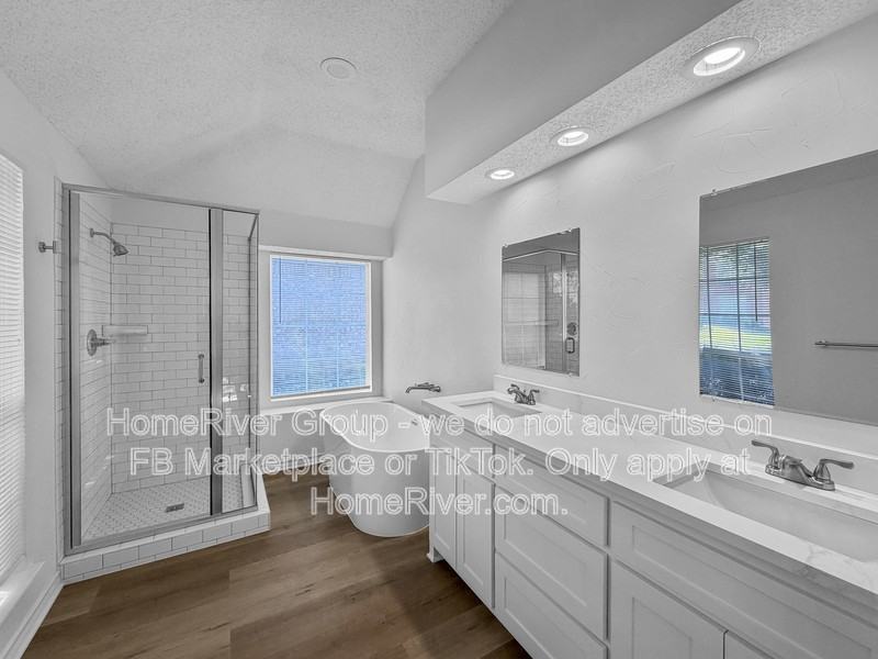 1429 Honey Locust Dr - Photo 3 of 23
