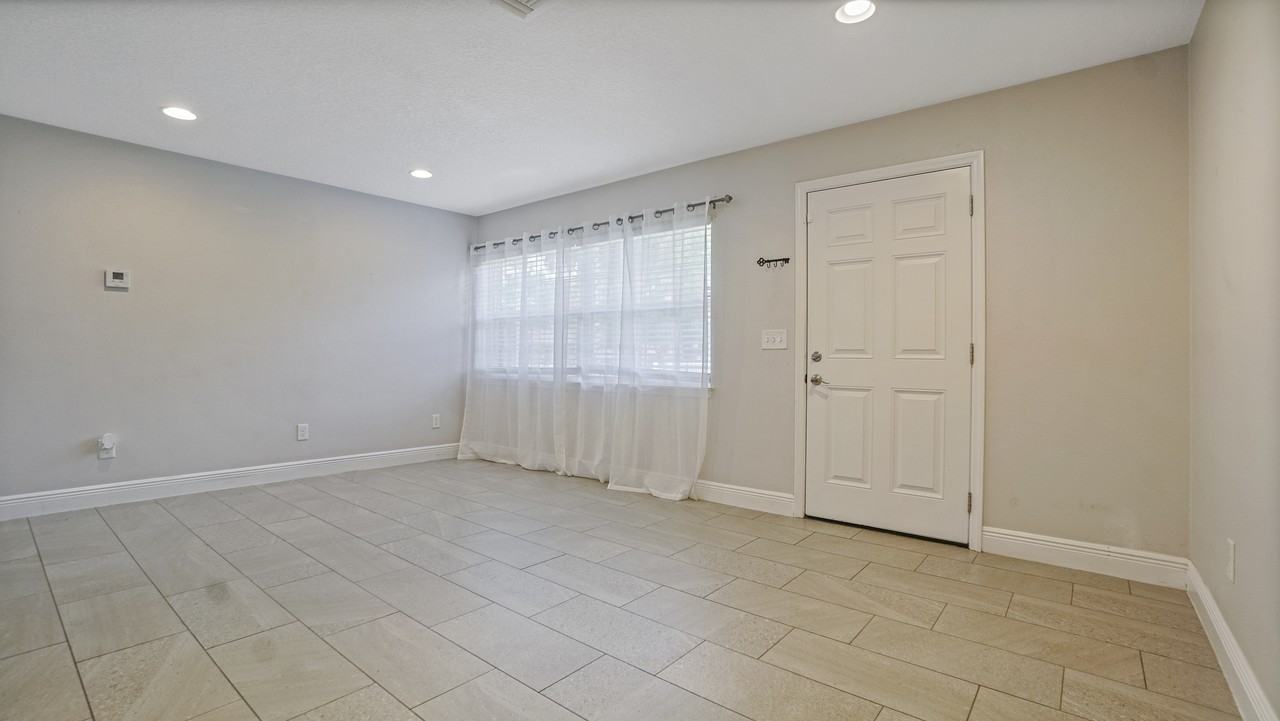 1517 North Grandview Street - Photo 6 of 34