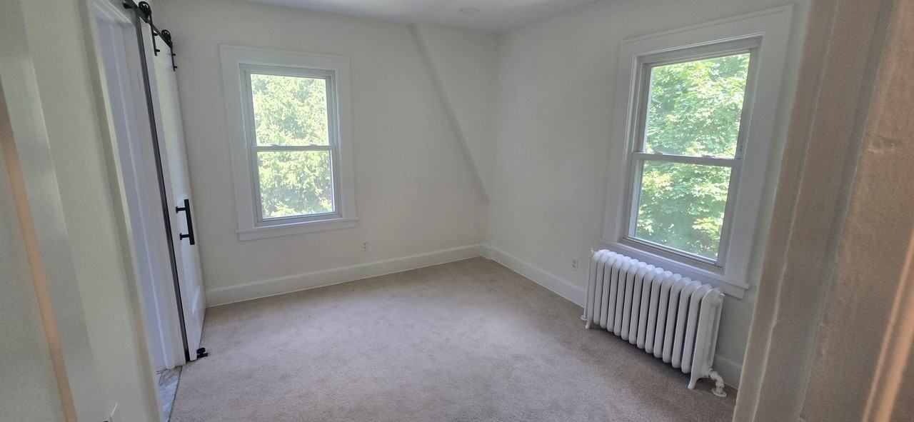 140 Knickerbocker Road - Photo 3 of 10