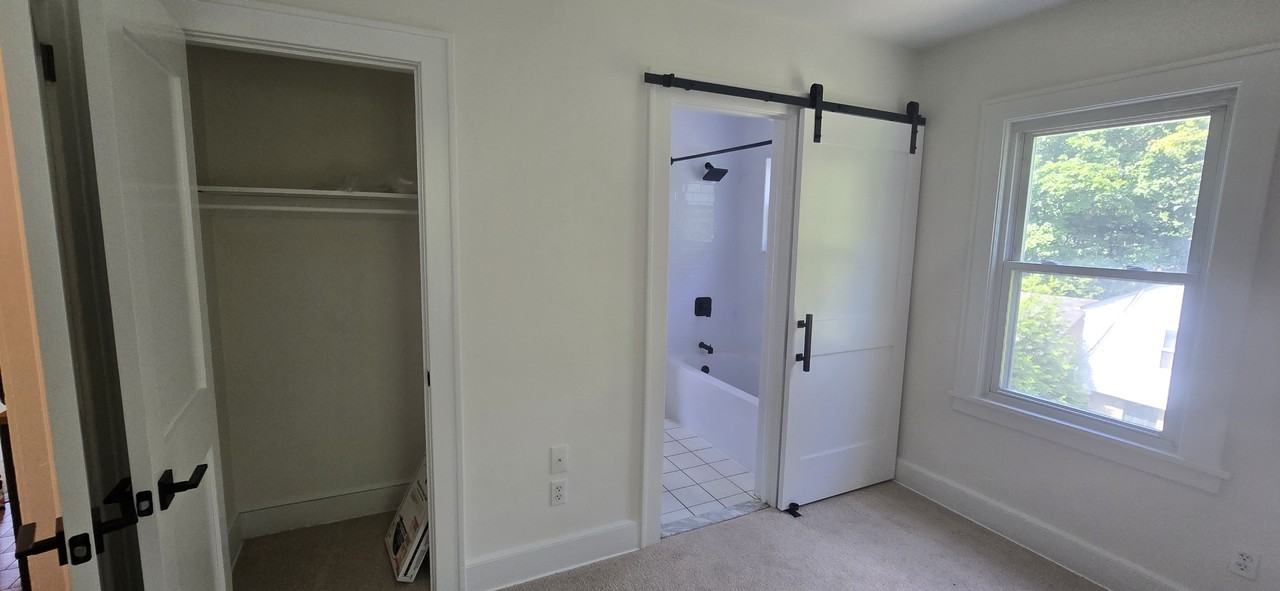 140 Knickerbocker Road - Photo 4 of 10