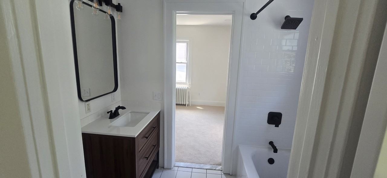 140 Knickerbocker Road - Photo 5 of 10