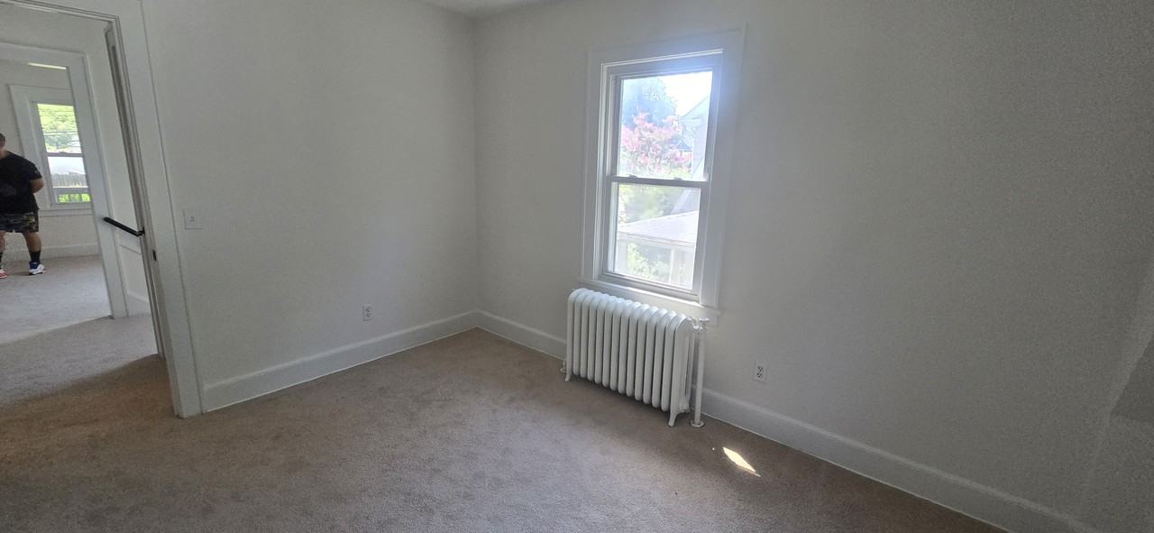 140 Knickerbocker Road - Photo 7 of 10