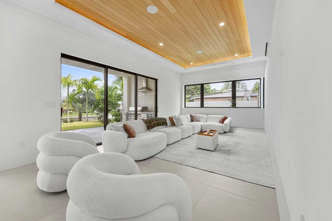 1317 Tangelo Isle - Photo 3 of 4