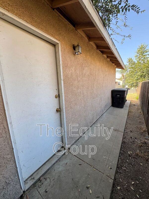 1747 W Connelly Ave - Photo 5 of 36