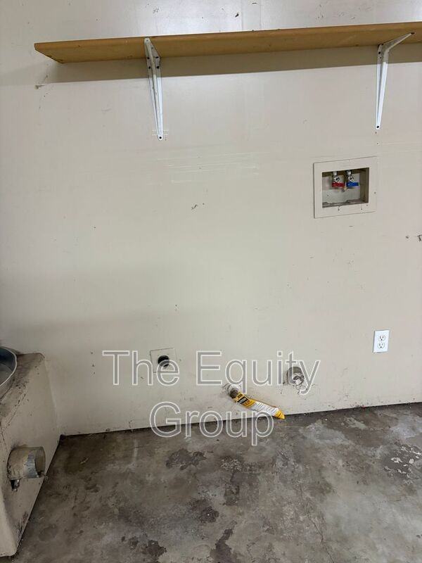 1747 W Connelly Ave - Photo 6 of 36
