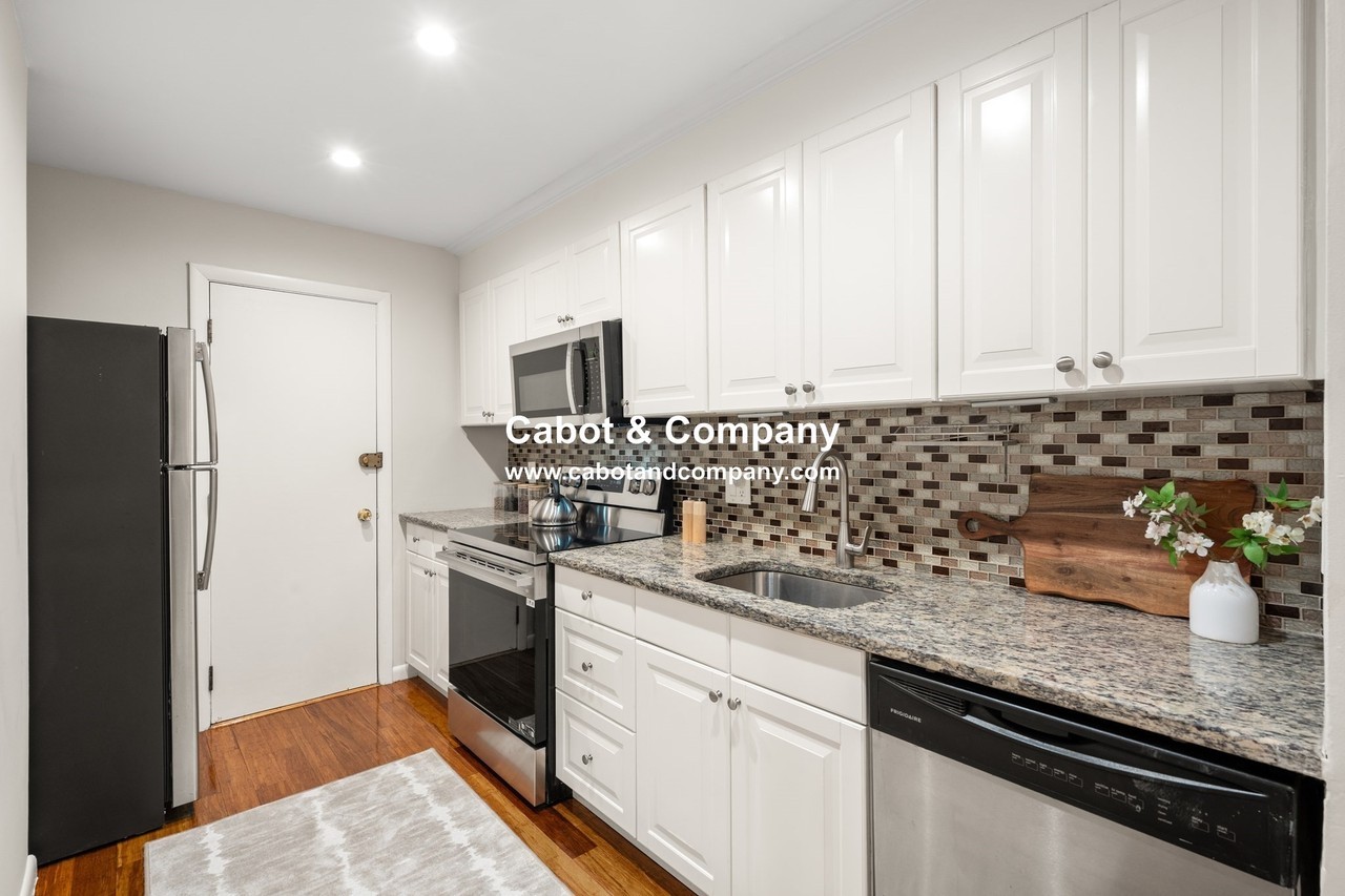 804 Centre St #8A - Photo 3 of 9