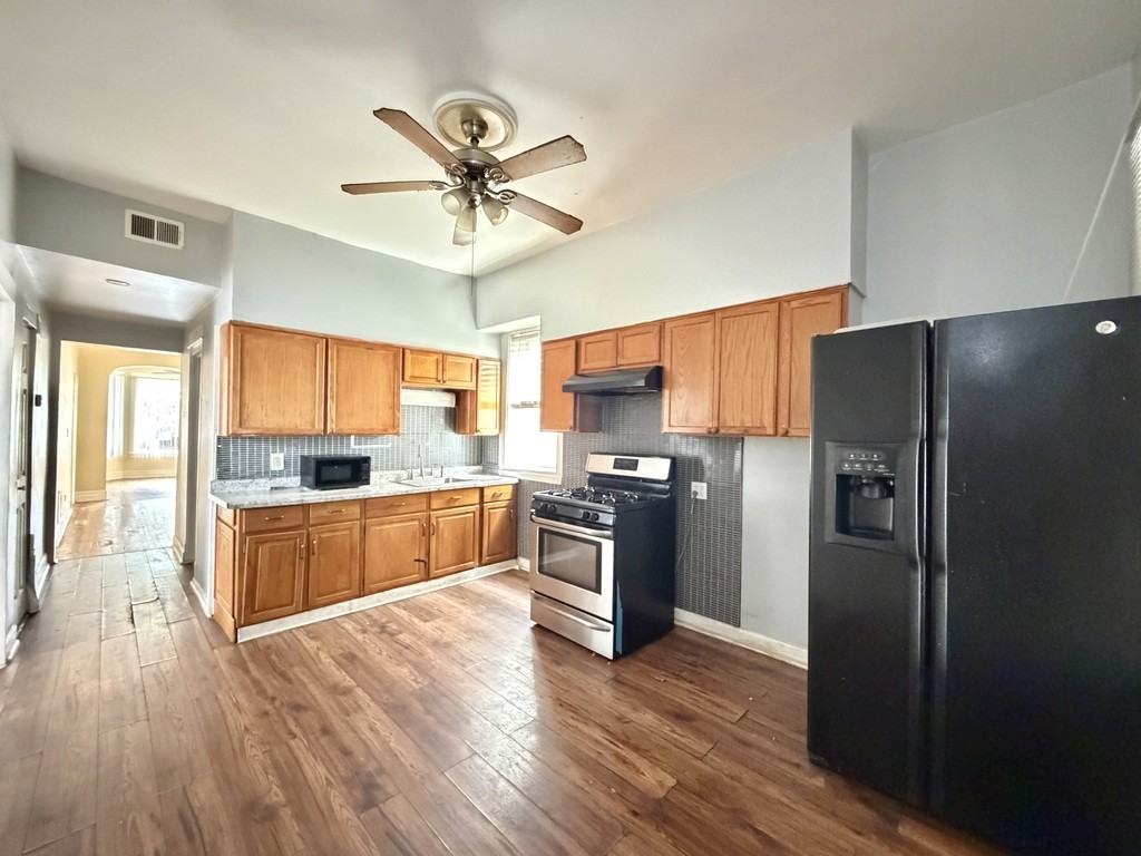1542 N Avers Ave #1F - Photo 2 of 21