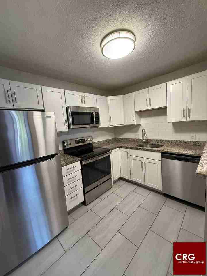 286 Grove St #1L