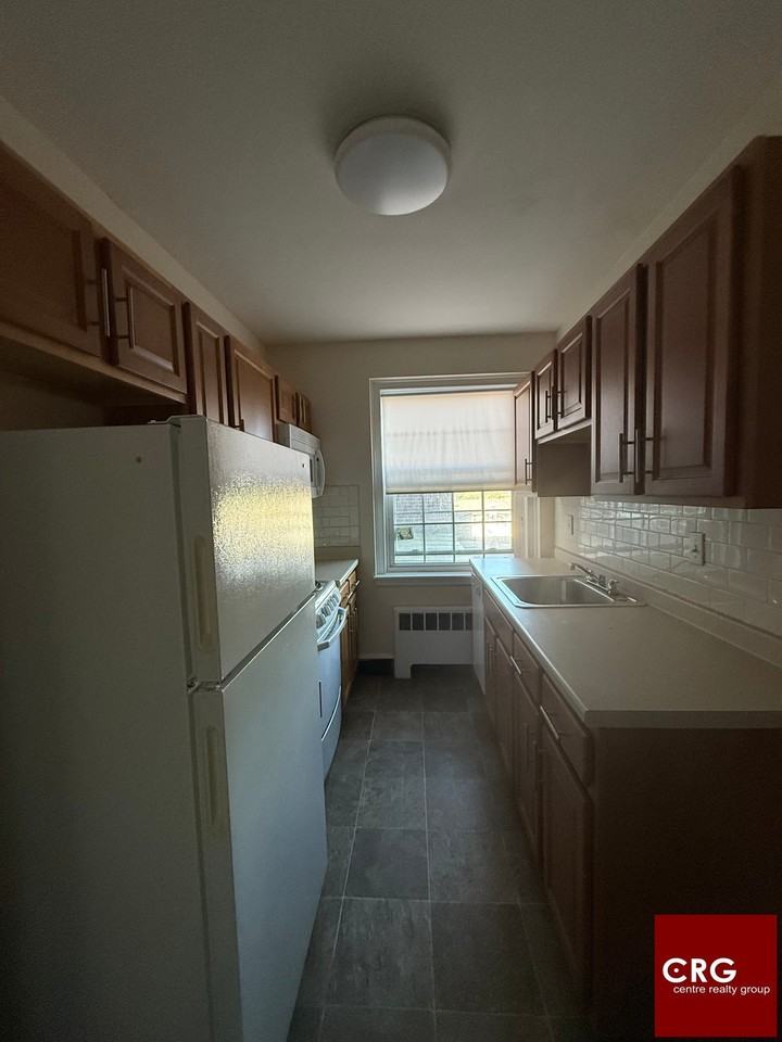 550 Belmont St #3L