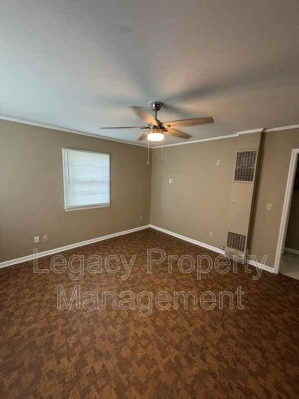 904 Grace Ave - Photo 3 of 8