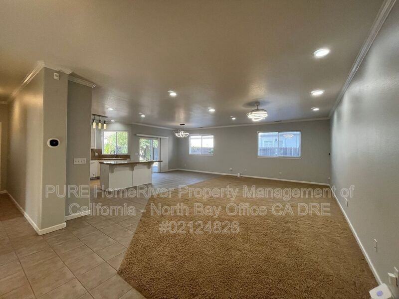 474 Briarwood Dr - Photo 3 of 33