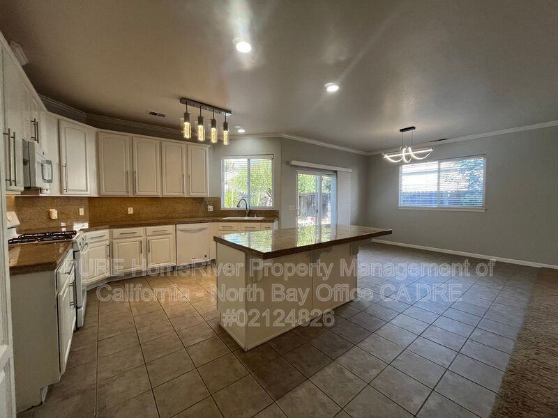 474 Briarwood Dr - Photo 4 of 33