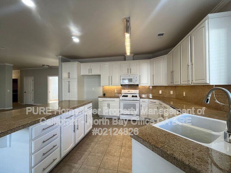 474 Briarwood Dr - Photo 5 of 33