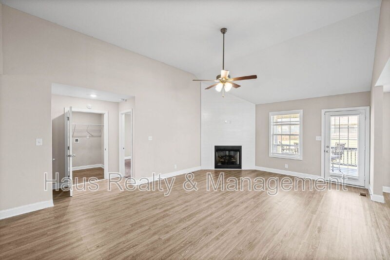 314 Lugano Ln - Photo 4 of 29